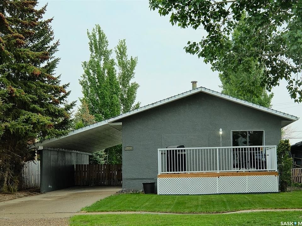 1st image of 302 7th STREET E