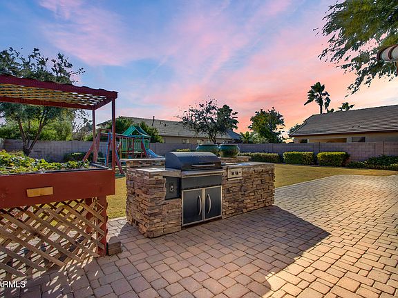 5th image of 3031 E CHERRY HILLS Place
