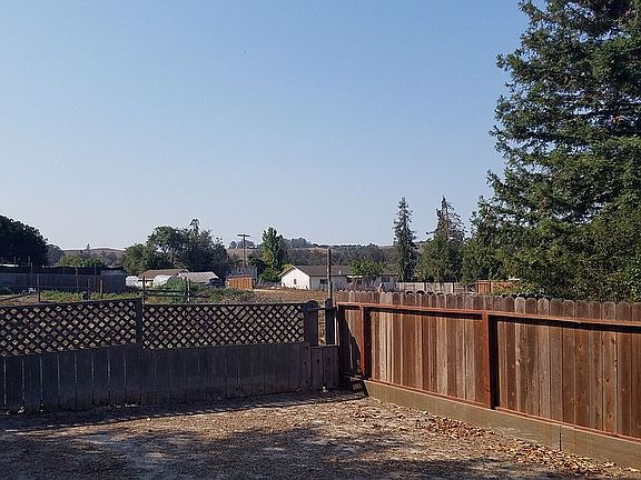 3rd image of 18 Melinda Ln