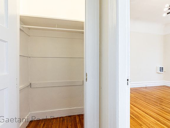 3rd image of 1610 Larkin St #1610