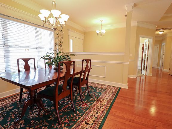 3rd image of 320 Waterford Way