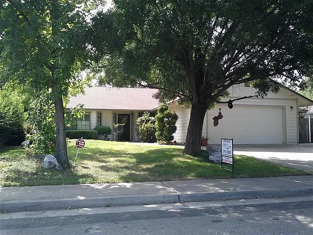 3190 Driftstone Dr — Photo 1
