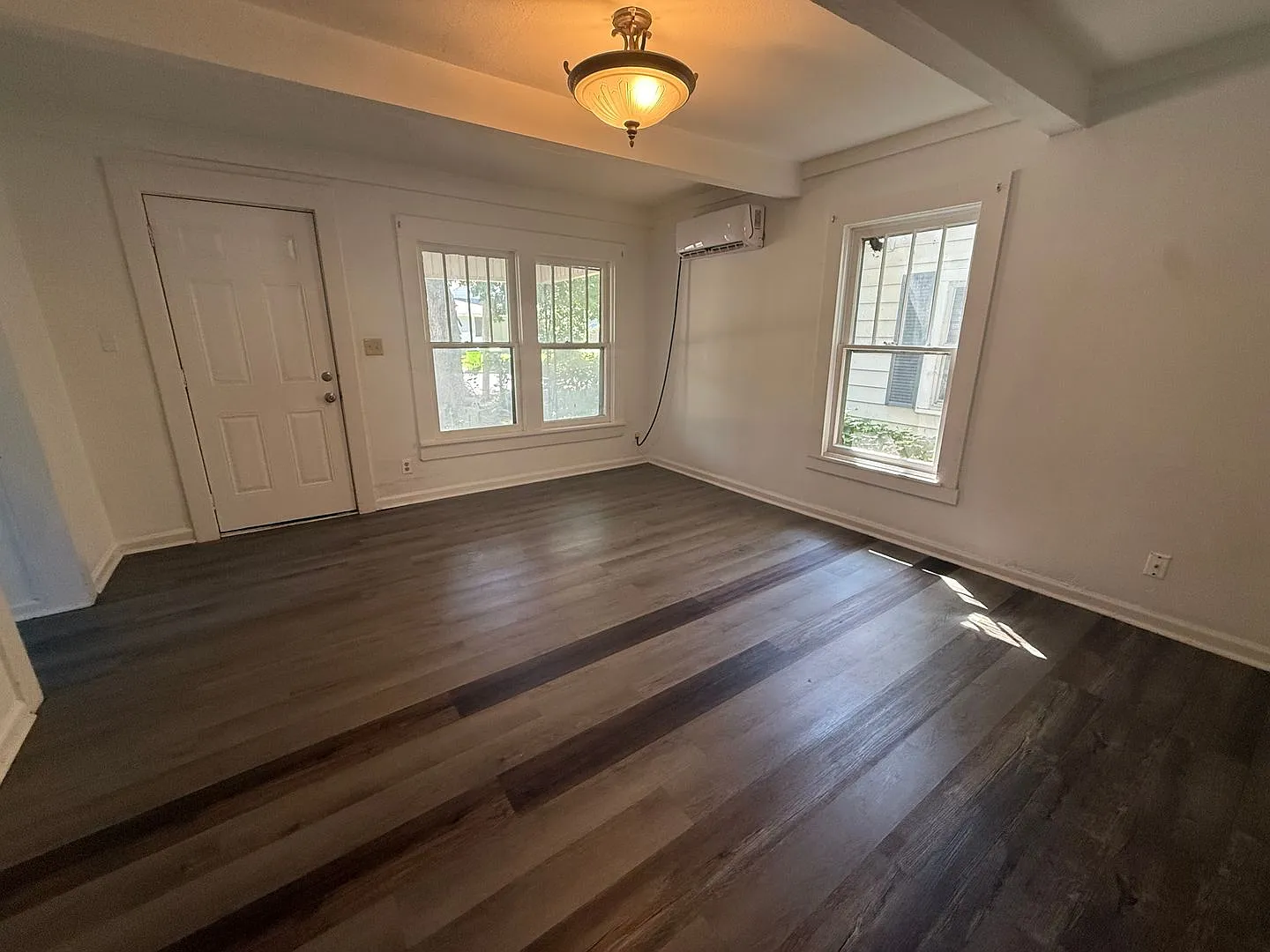 3 bedroom 2 full bathroom available now! — Photo 2