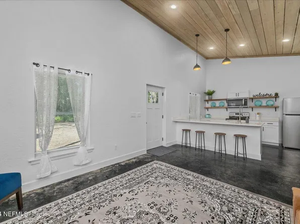103 BUTLER Lane, Palatka, FL 32177