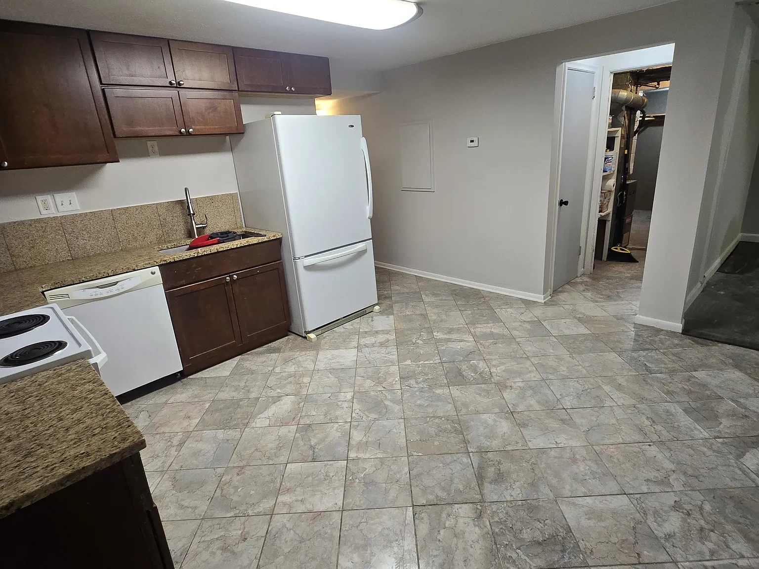 2 bed, 1100 sqft, $1,400 — Photo 2