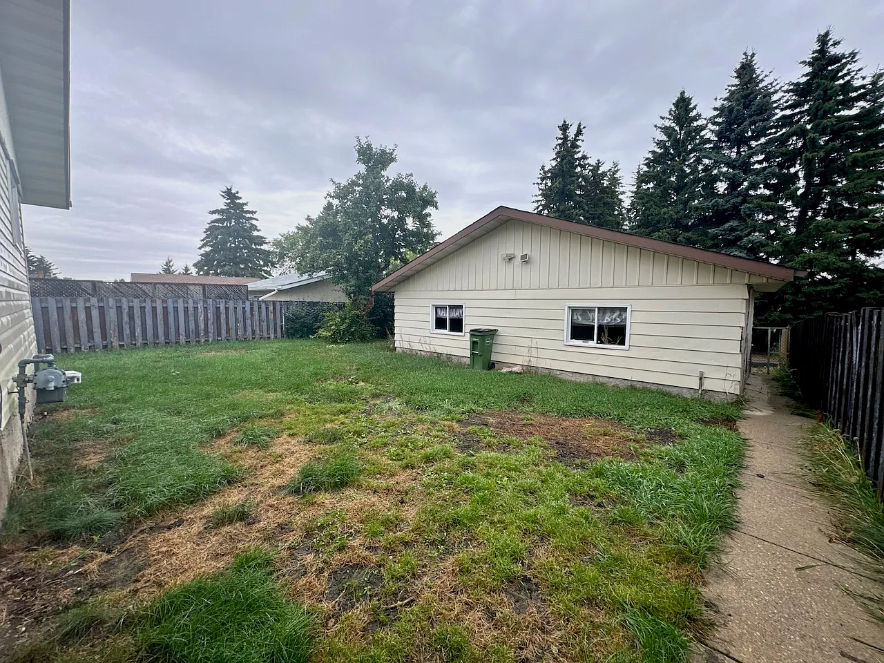 2 Bed 1 Bath BSMT Suite Greenview Edmonton — Photo 2
