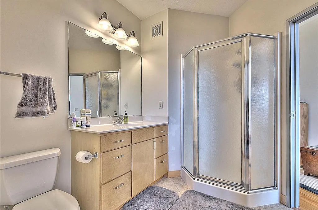 2 bed, 1027 sqft, $1,900 — Photo 2