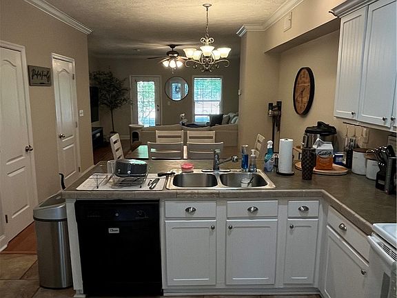 3rd image of 1372 Gatewood Dr