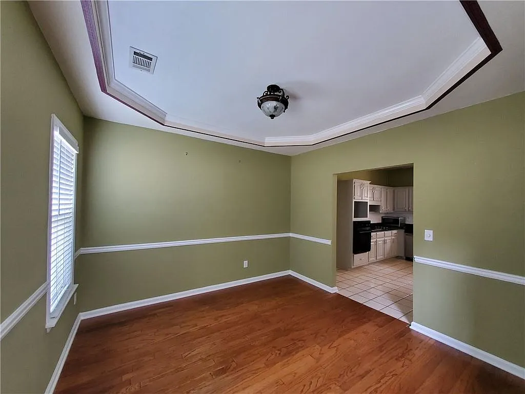 4 bed, 2.5 bath, 2254 sqft, $2,499 — Photo 4