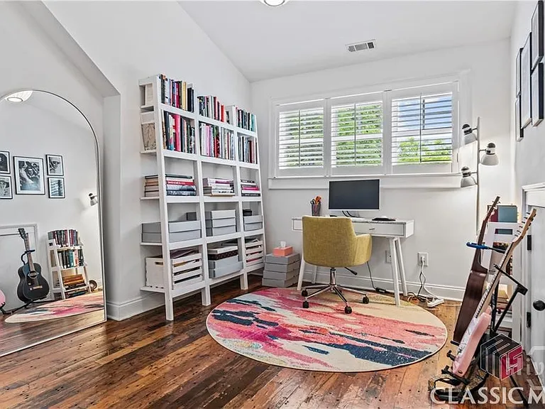 325 Lyndon Ave — Photo 15