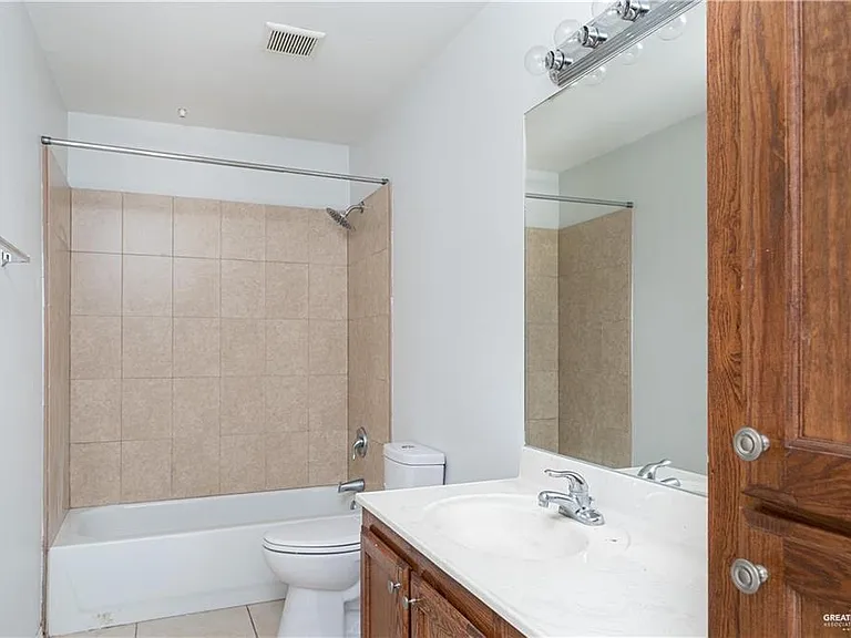 1426 Julian Cir — Photo 12