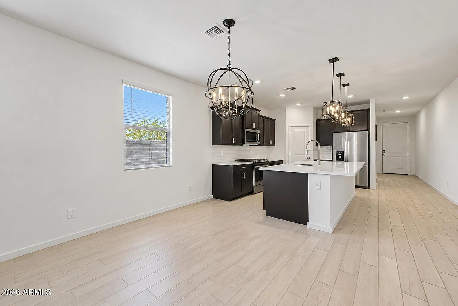 4 bed, 3.0 bath, 2049 sqft, $2,400 — Photo 4