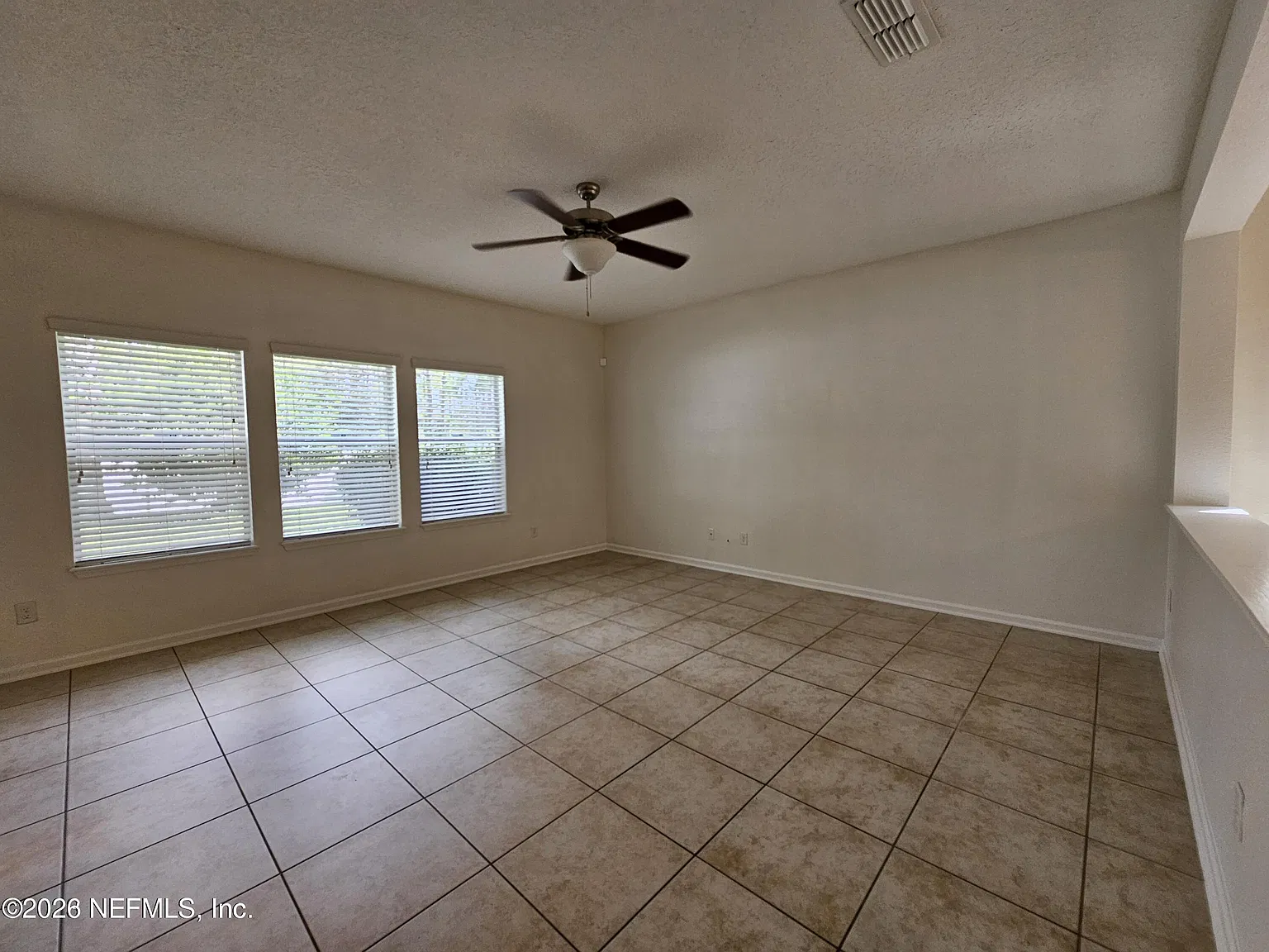 4 bed, 2.5 bath, 2227 sqft, $2,350 — Photo 2