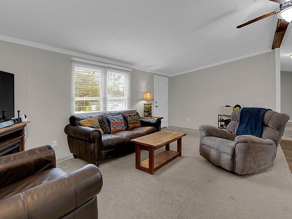 4th image of 209 Boiling Springs Ln