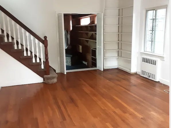 186-18 Cambridge Road image 2 of 12