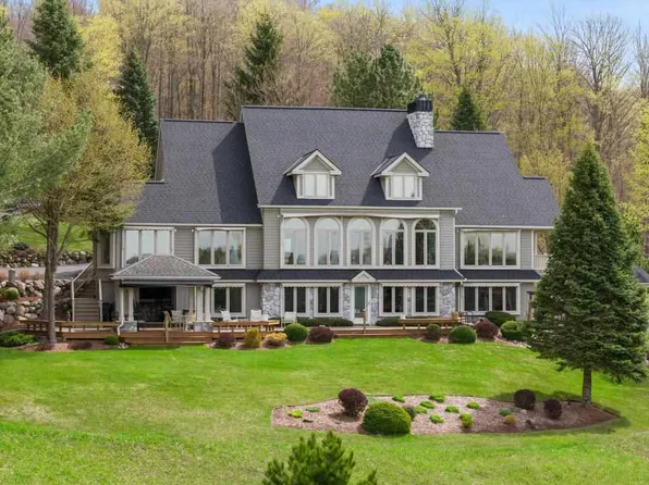 1022 Ridgeline Dr, Boyne City, MI 49712