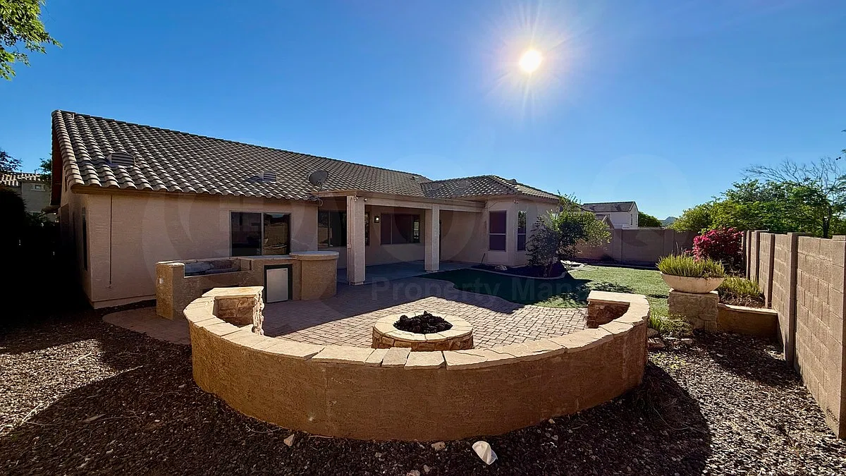 5 bed, 3.0 bath, 2970 sqft, $3,099 — Photo 3
