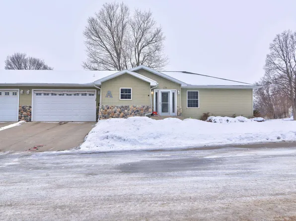 127 N 12th St, Estherville, IA 51334