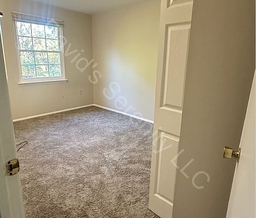 5th image of 4 Middle Grove Ct W