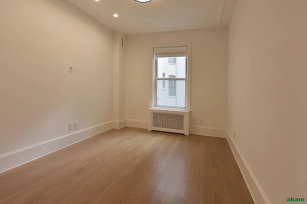 Rented by Akam Sales and Brokerage | media 15