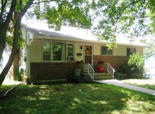 123 Grove Ave, Groton, CT 06340