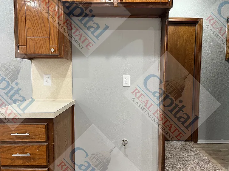 1013 W Gladys Way — Photo 10