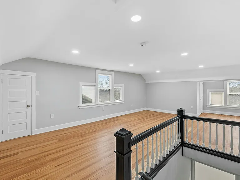 2978 Wardall Ave — Photo 14