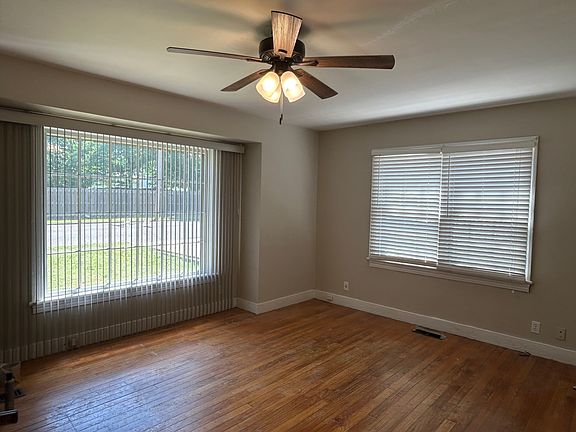 4th image of 811 Burkett St