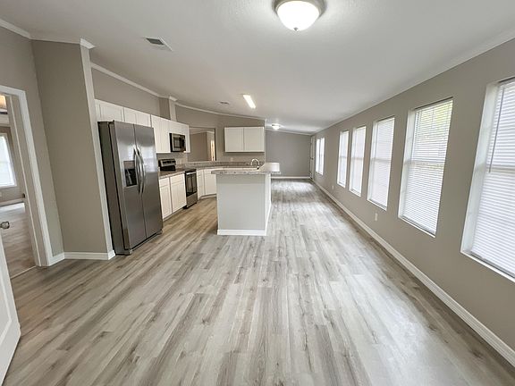 5th image of 661 Smiley Ave
