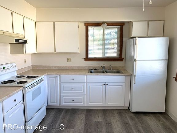 5th image of 673 Cambridge Dr #6