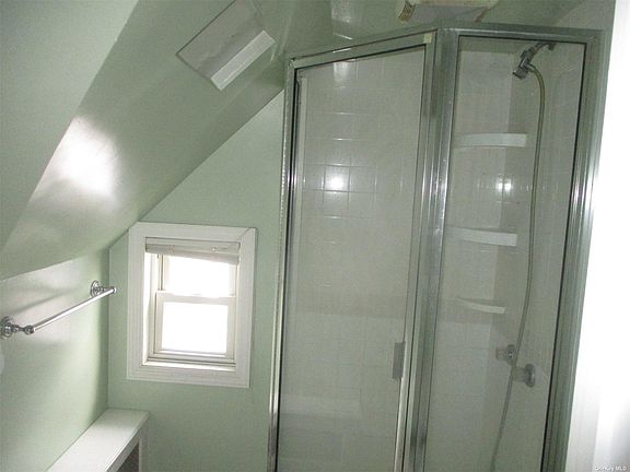 4th image of 170 Elm Ave Floor 1