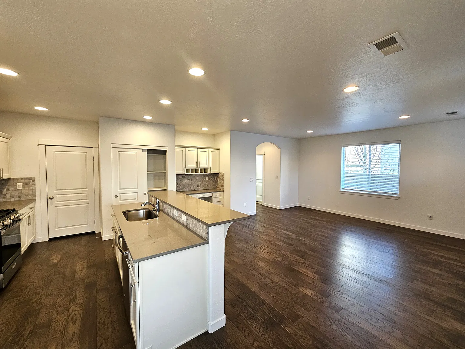 3 bed, 2.5 bath, 1743 sqft, $2,450 — Photo 3