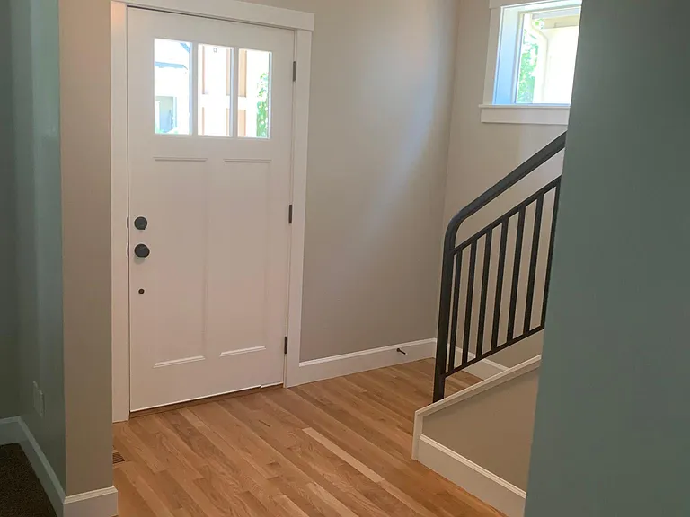 406 W Peck St — Photo 4