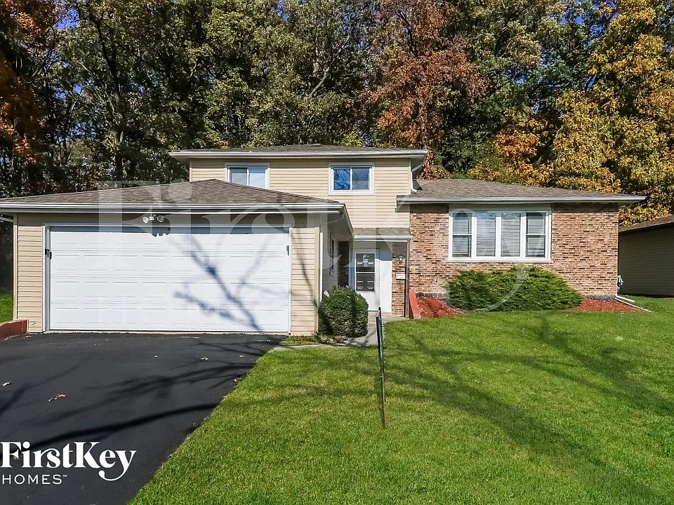 624 Hickok Ln
