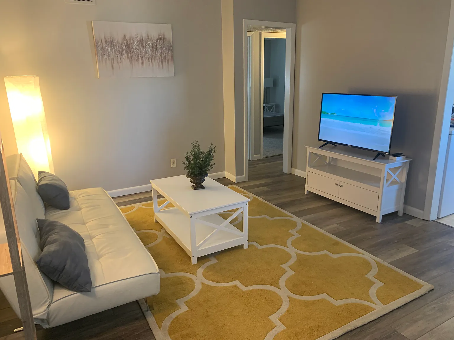 Tiffany court — Photo 1