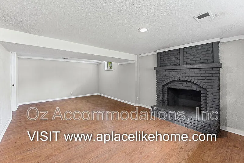 3 bed, 2.0 bath, 1918 sqft, $2,095 — Photo 4