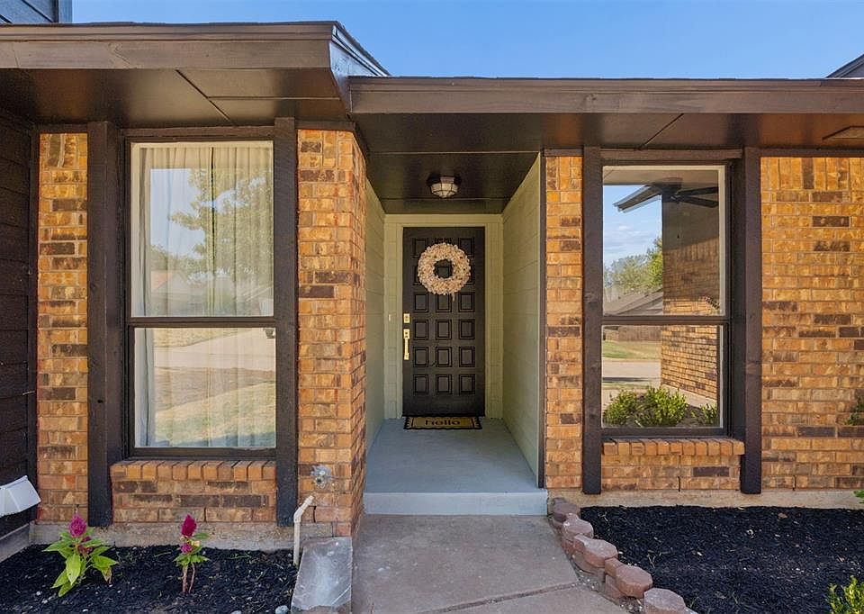 1st image of 1013 N Crystal Way