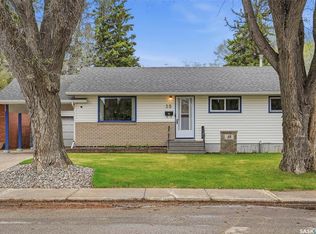 35 Harrison CRESCENT, Saskatoon, SK S7J 2K9