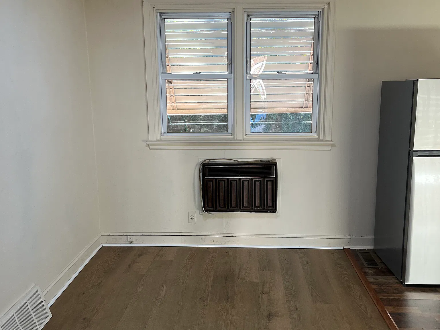 2 bed, 928 sqft, $1,600 — Photo 2