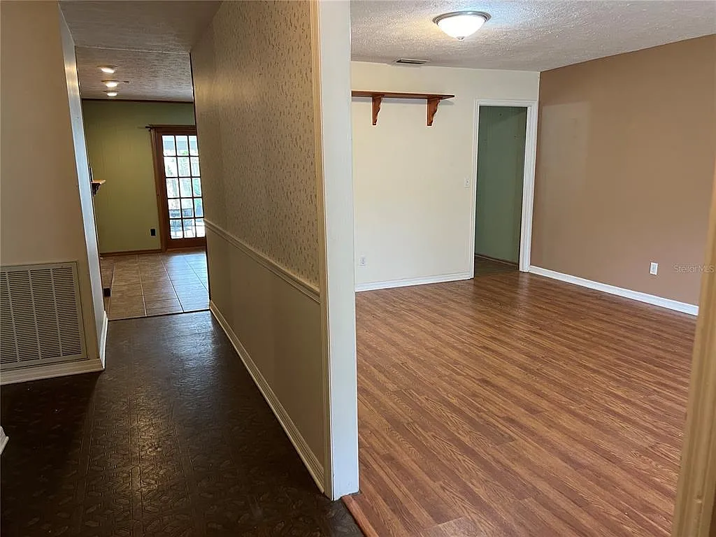 3 bed, 2.0 bath, 1734 sqft, $2,200 — Photo 3