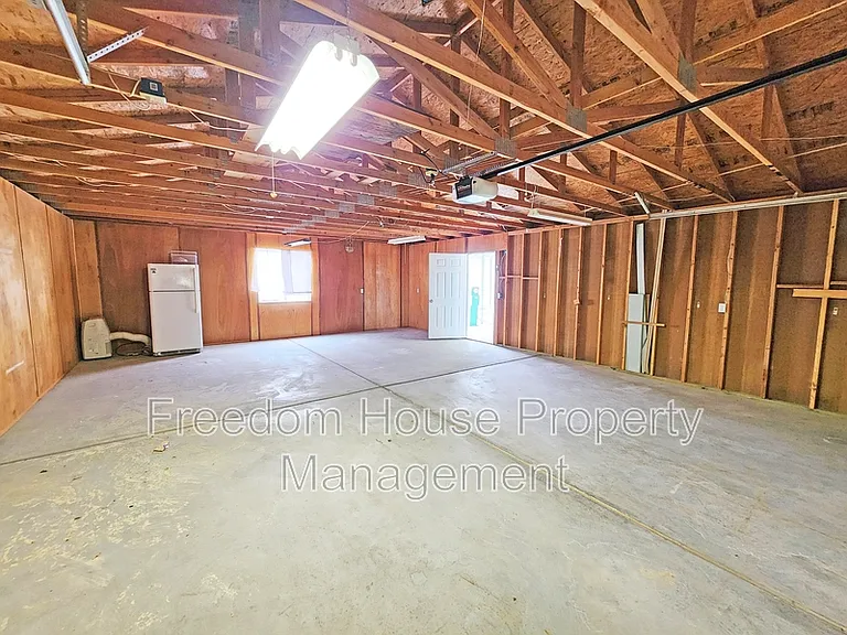 5220 Jerry Ave — Photo 33
