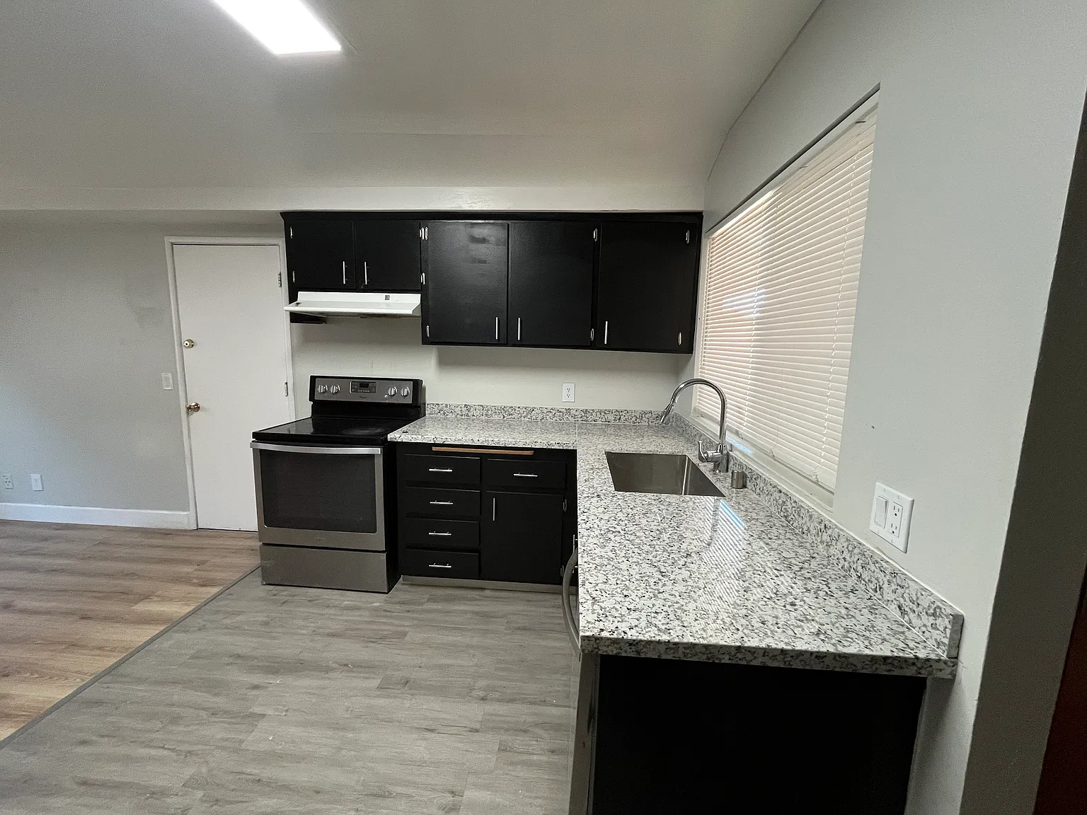 4 bed, 1424 sqft, $3,300 — Photo 2