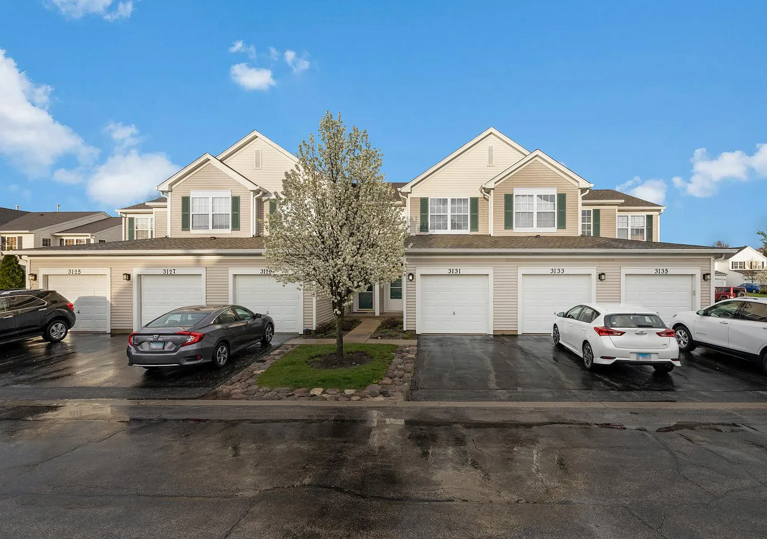 2 bed, 1.5 bath, 1412 sqft, $2,400 — Photo 1