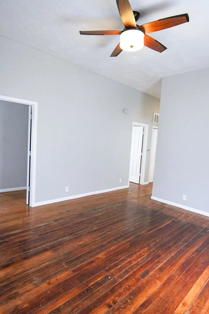 **Spacious 3 bed 2 bath w/ Fenced In Back Yard** — Photo 3