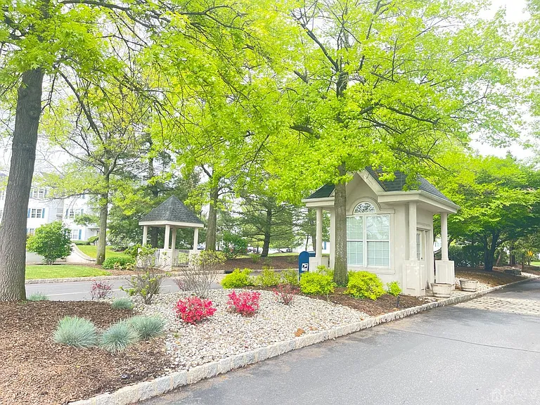 434 Waterford Dr — Photo 1