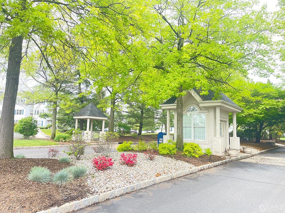 1st image of 434 Waterford Dr