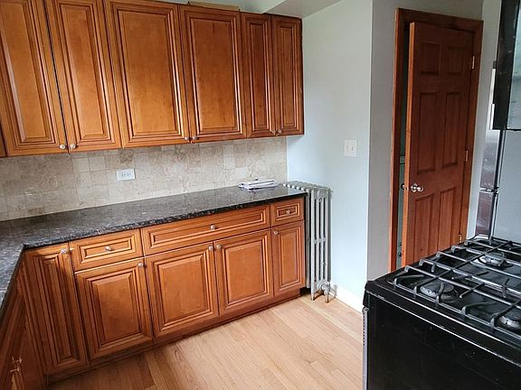 3rd image of 10047 S Claremont Ave