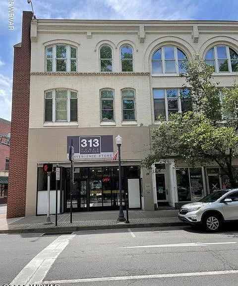 321 Pine St #208 — Photo 1