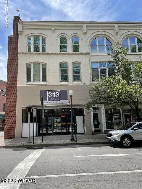 321 Pine St #208