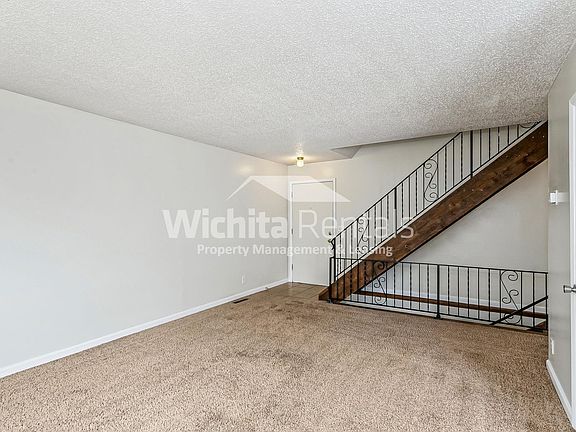 3rd image of 2303 S White Oak Dr